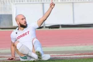Ξανά στην κορυφή με "κανονιά" Κούσουλου! (φώτος)