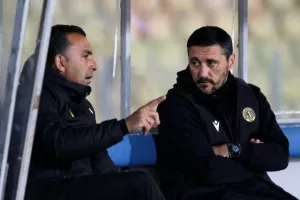 Τριάρα, τρίτη σερί, κορυφή και... περιμένει! (Φώτος)