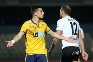 Τριάρα, τρίτη σερί, κορυφή και... περιμένει! (Φώτος)