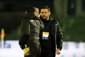 Τριάρα, τρίτη σερί, κορυφή και... περιμένει! (Φώτος)