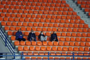  ΠΑΡΕΜΒAΣΗ: Να επιτραπούν οι φίλαθλοι στις εξέδρες