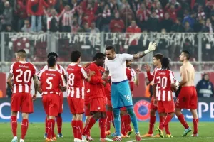 Όταν ο Ολυμπιακός... λύγισε τη Μάντσεστερ Γιουνάιτεντ (φώτος/βίντεο)