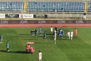 Αναγκαστική αλλαγή με το "καλησπέρα"