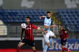 Νίκησε και μπαίνει πρώτη στην δεύτερη φάση 