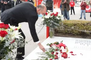 Μαρινάκης, Αγγελόπουλος και Κουντούρης τίμησαν την μνήμη των θυμάτων της Θύρας 7