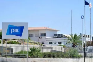 Ντου στο προαύλιο του ΡΙΚ λόγω του... τραγουδιού