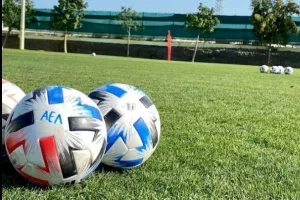 Όλα έτοιμα για να "βάψει" γαλαζοκίτρινη την κορυφή!