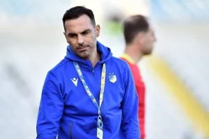 "Πούρσα" σε παίκτες: "Δεν είναι ποδόσφαιρο αυτό που παίζετε"