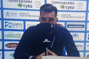 "Δεν είναι εύκολο να παίζεις με την πλάτη στον τοίχο κάθε βδομάδα"