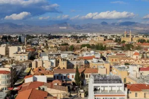 Αν πωλήσεις ακίνητο θα πληρώνεις 0,4% έξτρα - Ψηφίζει η Ολομέλεια