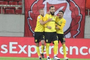 Όρθιος με «Μητρογκόλ»! 