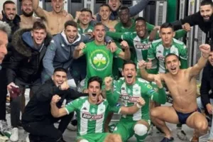 Το πανηγύρισαν στα αποδυτήρια οι «πράσινοι»