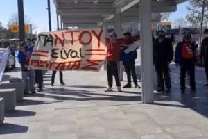 Θερμή υποδοχή στην Ολλανδία από οπαδούς του Ολυμπιακού (βίντεο)