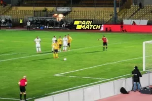 Πέναλτι μέσω VAR η ΑΕΛ για χέρι του Αρτούρ