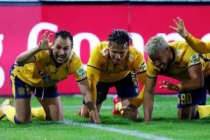 ΦΩΤΟ/Τα "lions" γιόρτασαν με πίτσα!
