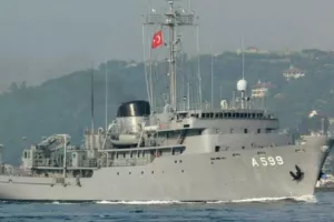 Τσεσμέ...