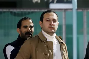 "Προπονητής όποιος μπορεί να κάνει μια μεγάλη ομάδα να φαίνεται μικρή/ Ας κλαίει μια μικρή μερίδα"