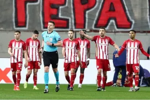 Οργή στον Ολυμπιακό για τη διαιτησία με Άρσεναλ
