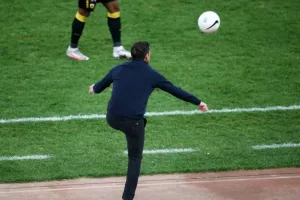 Αποθεώνει Χιμένεθ για το κοντρόλ του η ΑΕΚ: «Ακόμη το' χεις, κόουτς»