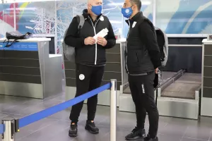 Στο αεροδρόμιο για Ελλάδα (φώτος)