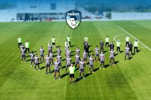 "Με αποστάσεις... αλλά ενωμένοι"