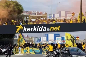 (ΒΙΝΤΕΟ) Έκαναν χαμό και... Τσίρειο για "ντοπάρισμα" οι ΑΕΛίστες!