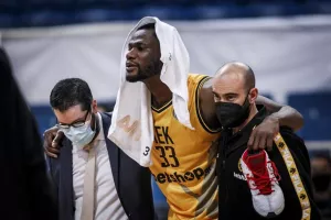 ΑΕΚ: Γλίτωσε τα χειρότερα ο Μόουζες