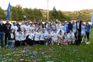 Απονομή στις Apollon Ladies 