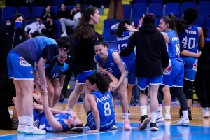 ΦΩΤΟΣ/Έστησαν πάρτι για το πρωτάθλημα τα κορίτσια της Ανόρθωσης!