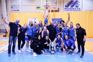 ΦΩΤΟΣ/Έστησαν πάρτι για το πρωτάθλημα τα κορίτσια της Ανόρθωσης!