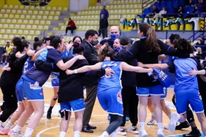 ΦΩΤΟΣ/Έστησαν πάρτι για το πρωτάθλημα τα κορίτσια της Ανόρθωσης!