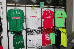 ΦΩΤΟΣ/Κατέκλυσαν την "Green Boutique" οι Ομονοιάτες