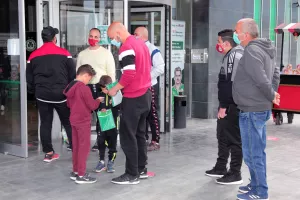 ΦΩΤΟΣ/Κατέκλυσαν την "Green Boutique" οι Ομονοιάτες