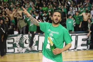 Θύρα 9 για Μανώλη/“Το όνομα σου θα γραφτεί με χρυσά γράμματα”