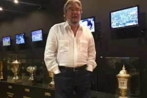 «Τρυπημένη ομάδα ο Άρης, ζει μια κόλαση»