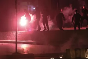"Πόλεμος" στη Νέα Σμύρνη (βίντεο) 