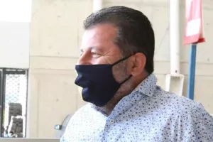 Φεύγει... επιστολή-απαίτηση: "Ζητάτε πριν φύγει ο Παπασταύρου επιπλέον μαρτυρία"