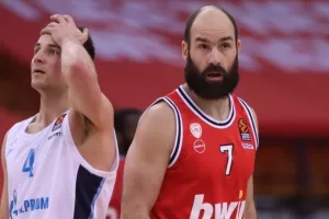 Σπανούλης: 10 χρόνια νεότερος χωρίς μούσι (φώτο)