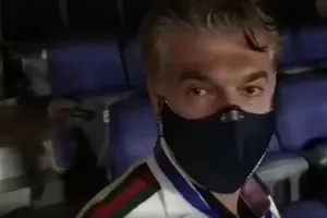 Θέτουν ερώτημα σε Παπασταύρου/"Πως κατάφερε να αλλάξει το κατεστημένο";