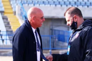 Τσέκαρε... γραβάτα!