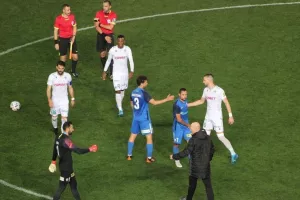 "Κόλλησαν" στο ντέρμπι Ομόνοια και Ανόρθωση (φώτος)
