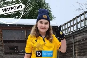 Μάγια στο Watford με στολή ΑΕΛ στα χιόνια!