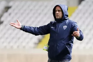 "Κόλλησαν" στο ντέρμπι Ομόνοια και Ανόρθωση (φώτος)