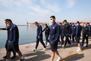 Βόλτα στη Νέα Παραλία για την Εθνική 