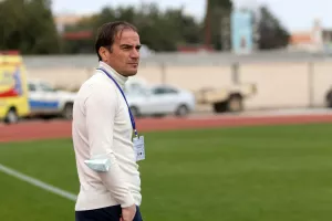 Δυνατά ο Σίνισα