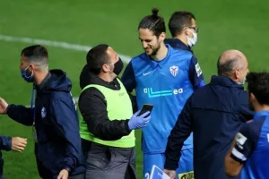 "Κόλλησαν" στο ντέρμπι Ομόνοια και Ανόρθωση (φώτος)