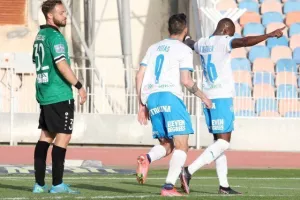 Καθάρισε με Γκεριέρ, Νταμπό και συνεχίζει την... καταδίωξη (φώτος)