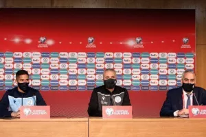 ΚΩΣΤΕΝΟΓΛΟΥ: "Τα πρώτα σημάδια είναι αισιόδοξα/ Δεν θέλω να είμαστε κομπάρσοι..." (ΒΙΝΤΕΟ)