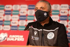 ΚΩΣΤΕΝΟΓΛΟΥ: "Τα πρώτα σημάδια είναι αισιόδοξα/ Δεν θέλω να είμαστε κομπάρσοι..." (ΒΙΝΤΕΟ)