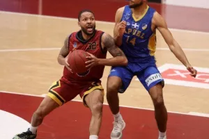 Συνέτριψε το ΑΠΟΕΛ και... έκανε το πρώτο βήμα (Φώτος)